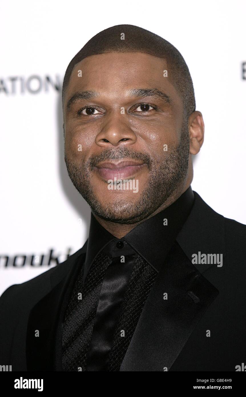 Tyler Perry arrive pour la 17e édition annuelle de la Elton John AIDS Foundation Party pour célébrer les 81e Academy Awards au Pacific Design Center de Los Angeles. Banque D'Images Tyler Perry arrive pour la 17e édition annuelle de la Elton John AIDS Foundation Party pour célébrer les 81e Academy Awards au Pacific Design Center de Los Angeles. Banque D'Images