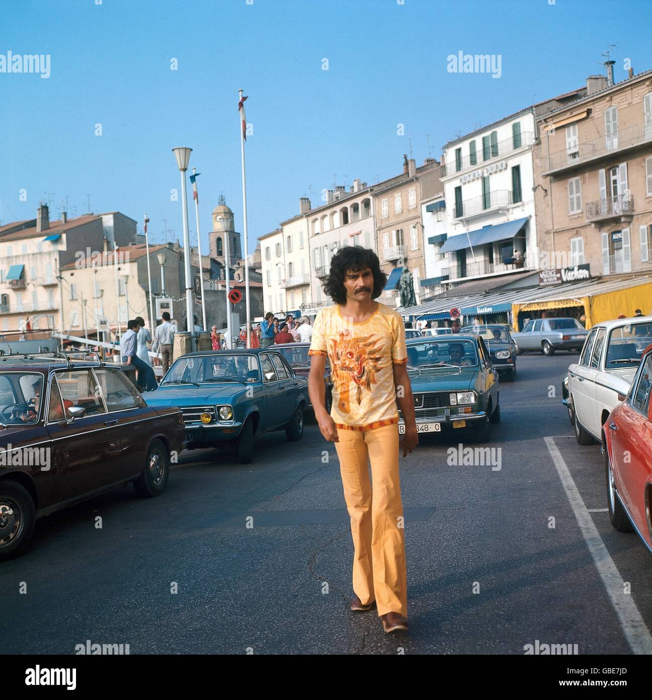 Personnes, hommes, pleine longueur, homme sur la rue, Saint Tropez, années  1970, , droits-supplémentaires-Clearences-non disponible Photo Stock - Alamy