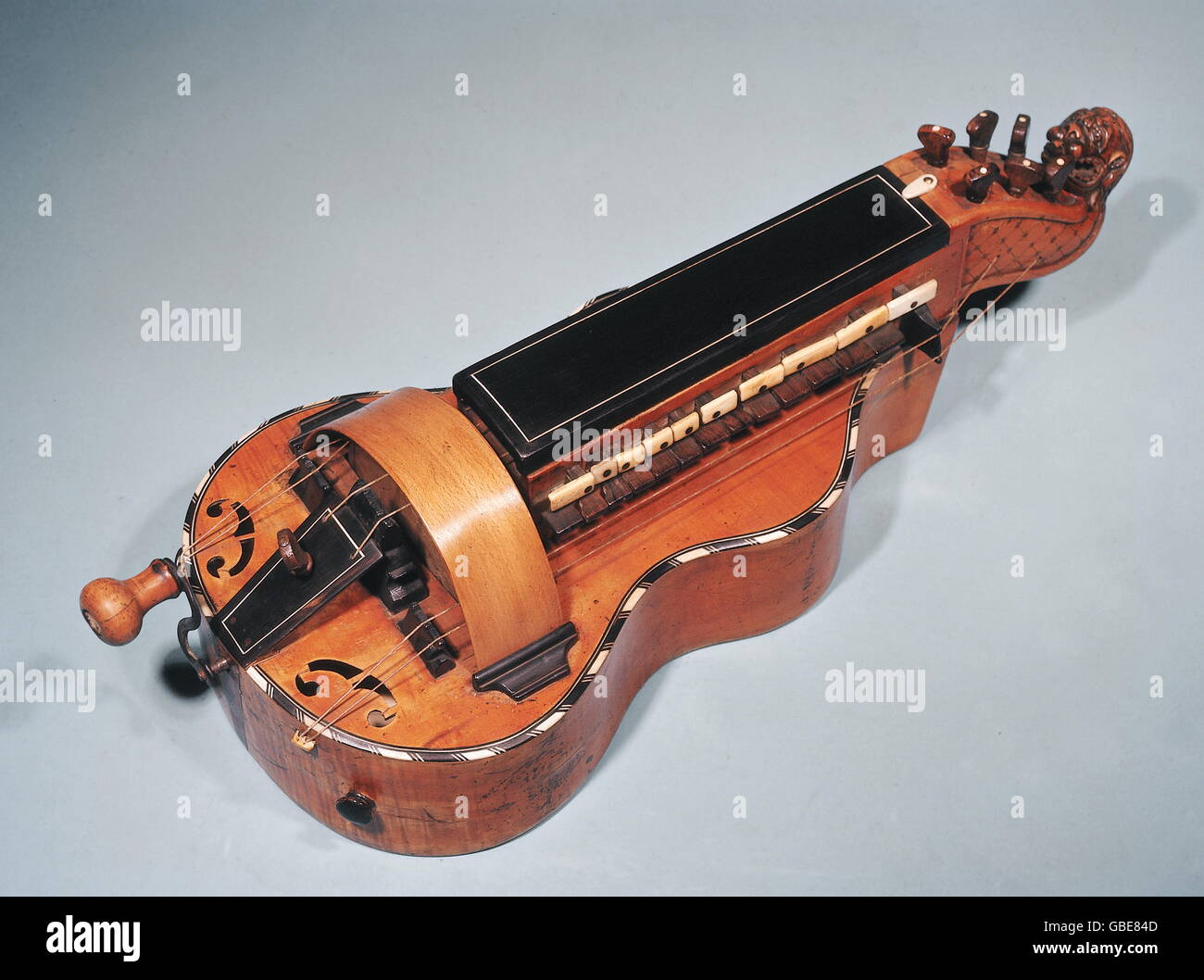Musique, instruments de musique, Hurdy-gurdy, (Chironda), Italie, XVIIIe siècle, historique, Museo Strumenti Musicali Milan, Mailand, instruments de musique, instrument de musique, instrument de musique, instrument de musique, instrument de cordes, instruments de musique, cordes, studio tourné, bois, poignée, poignées, lyre, Hurdy gurdy, violon à volant, cordes, Clearences, droits supplémentaires non disponibles Banque D'Images