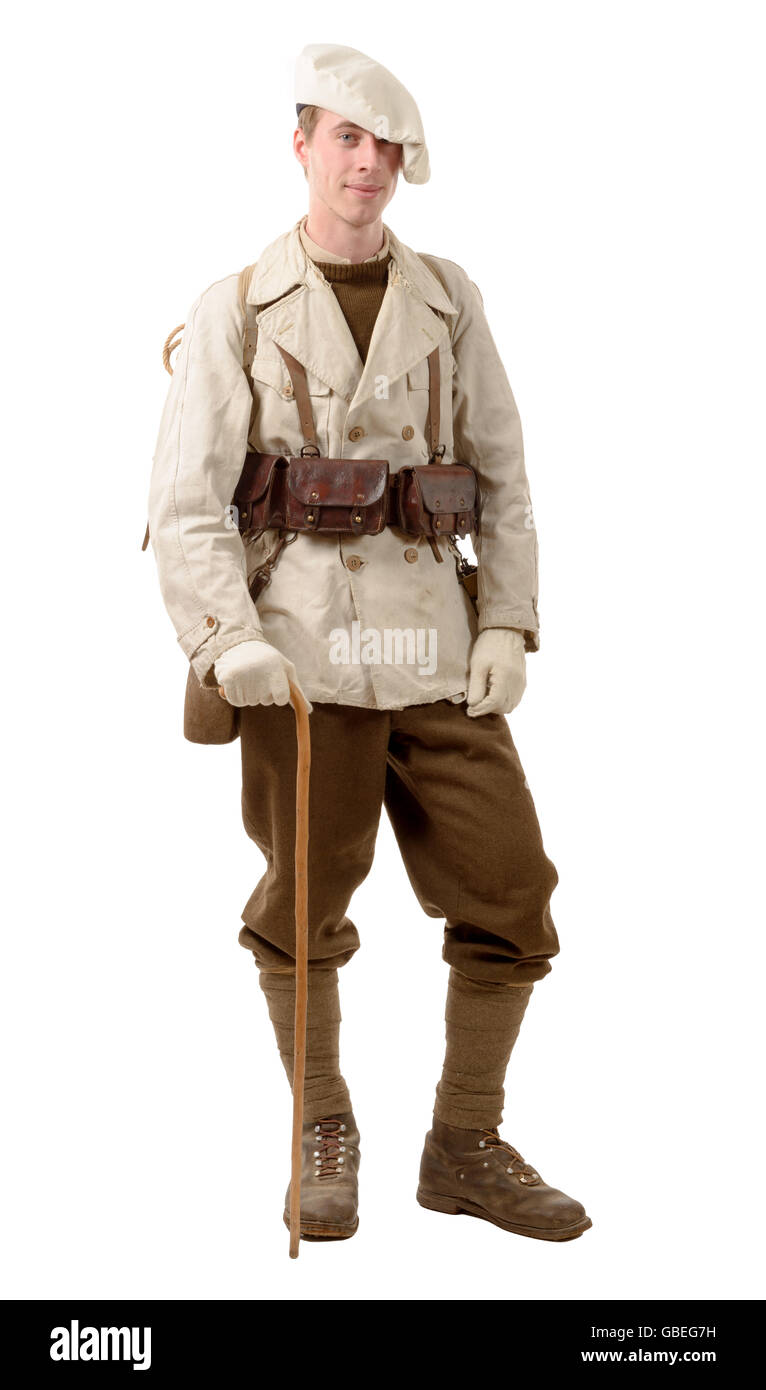 Soldat d'infanterie de montagne français pendant la guerre on white Banque D'Images