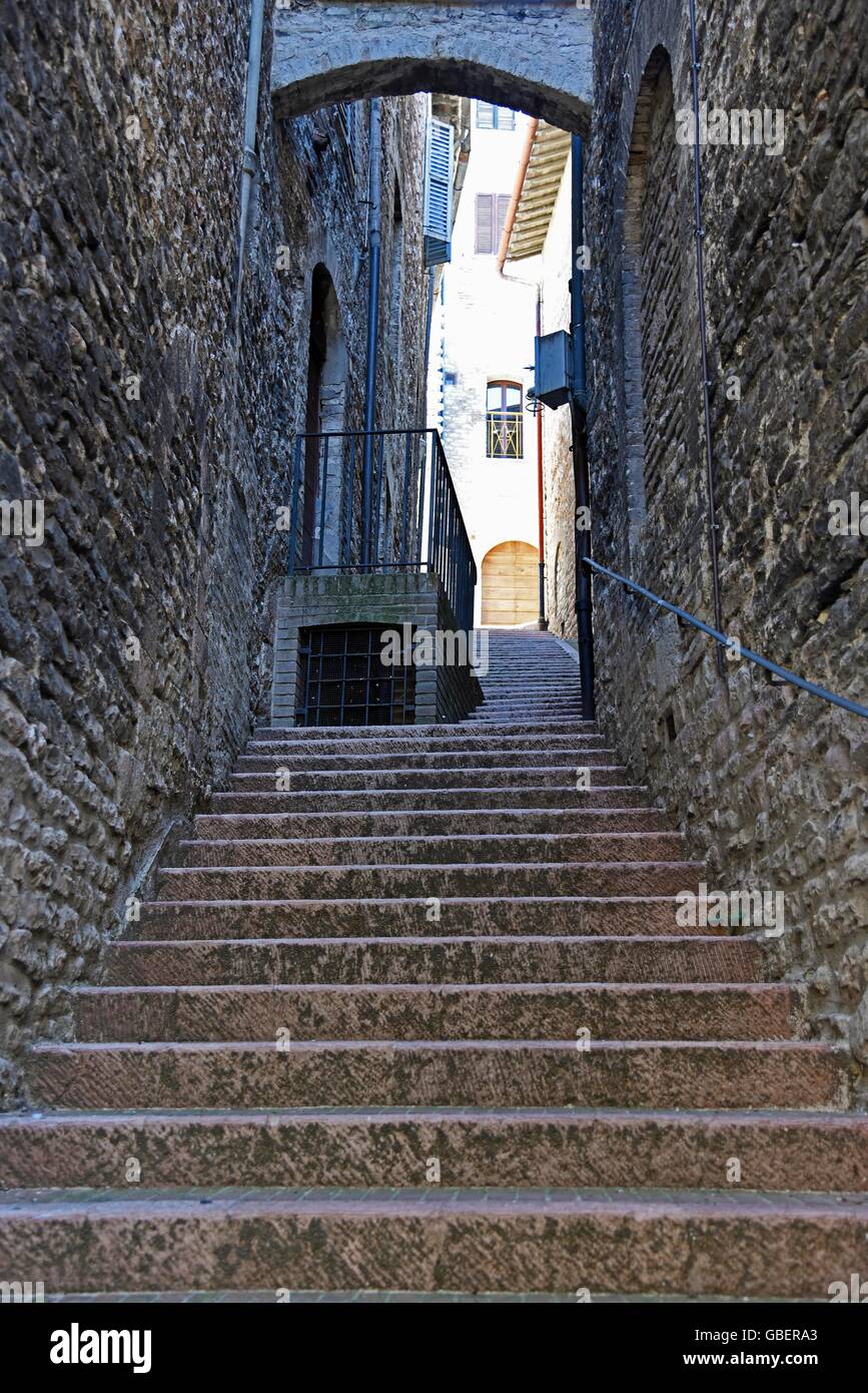 Des escaliers, escaliers, alley, vieille ville, assise, Province de Pérouse, Ombrie, Italie Banque D'Images