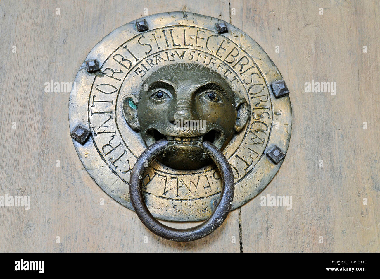 Doorknocker, la Basilique Saint Julien, Brioude, Departement Vosges, Lorraine, France Banque D'Images