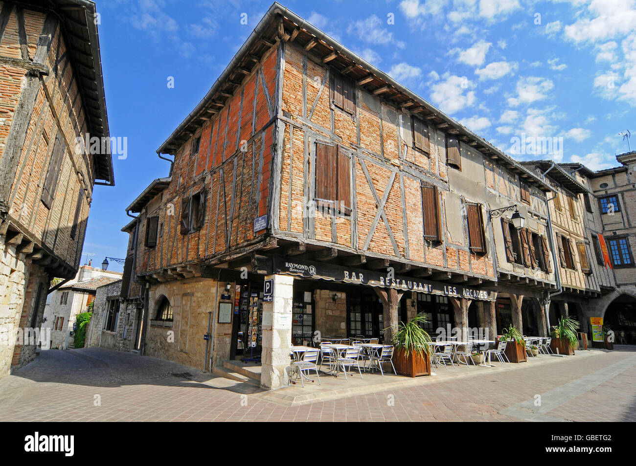 Place des Arcades, Castelnau de Montmiral, Gaillac, Departement Tarn Midi-Pyrénées, France Banque D'Images