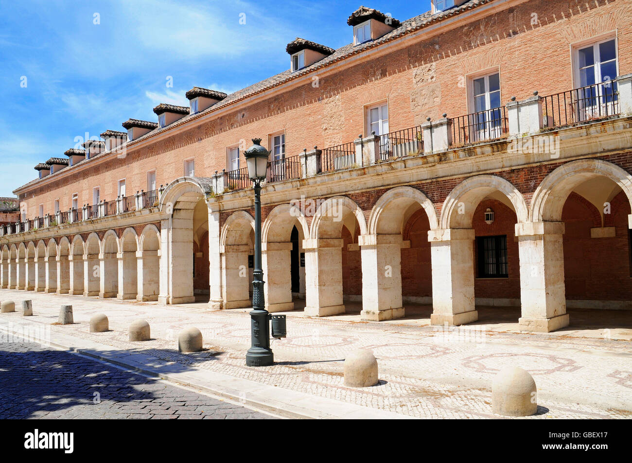 Casa de Oficios, la Casa de Caballeros, ancienne résidence pour le personnel, attaché au Palais Royal, Plaza de San Antonio, Aranjuez, Madrid, Espagne Banque D'Images