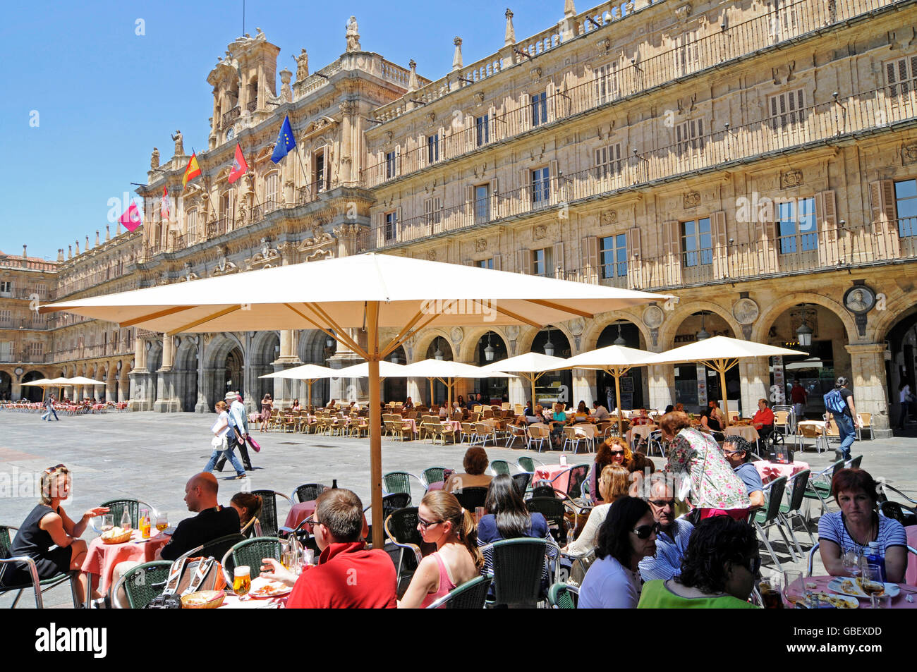 Restaurants, hôtel de ville, Plaza Mayor, Salamanca, Castilla y León, Espagne Banque D'Images