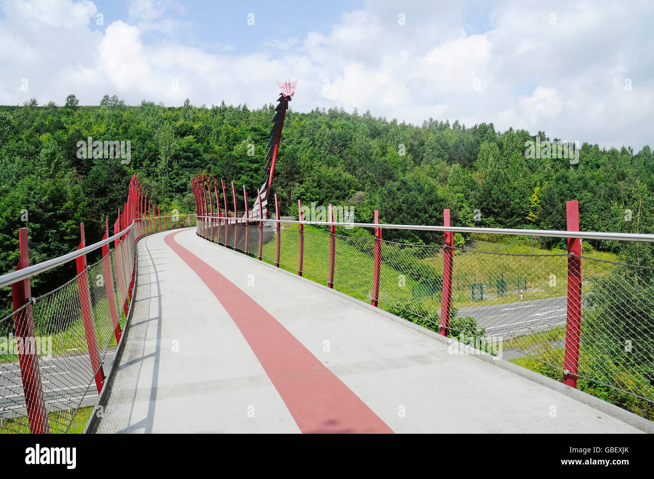 Le pont du dragon, Halde Hoheward mine, heap, parc paysage, Herten, Ruhr, Rhénanie du Nord-Westphalie, Allemagne / Drachenbrücke Banque D'Images