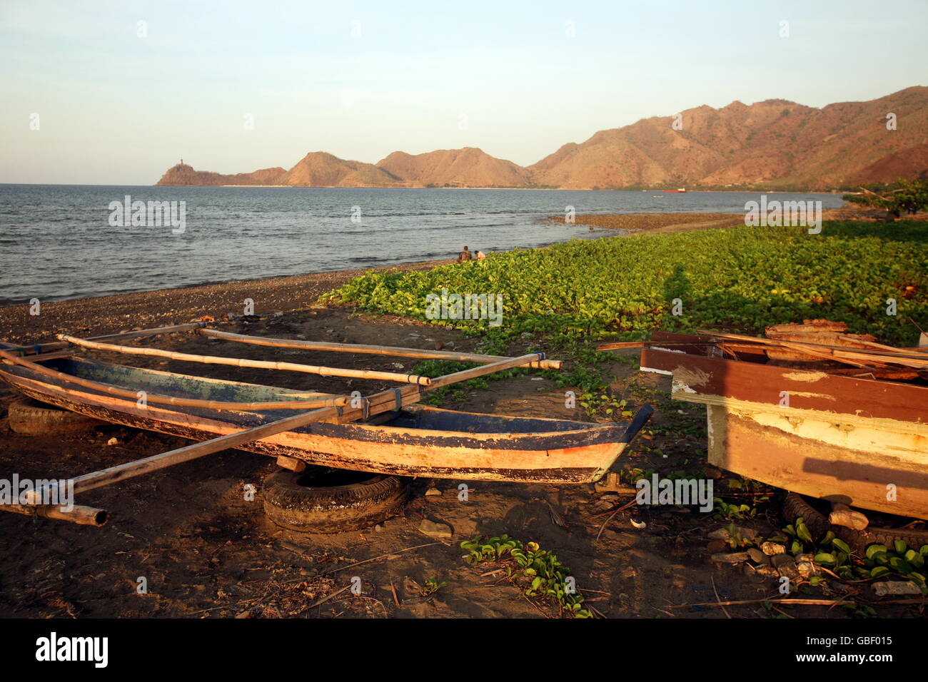 La côte et la plage de thecity de Dili au sud du Timor oriental en southeastasia. Banque D'Images