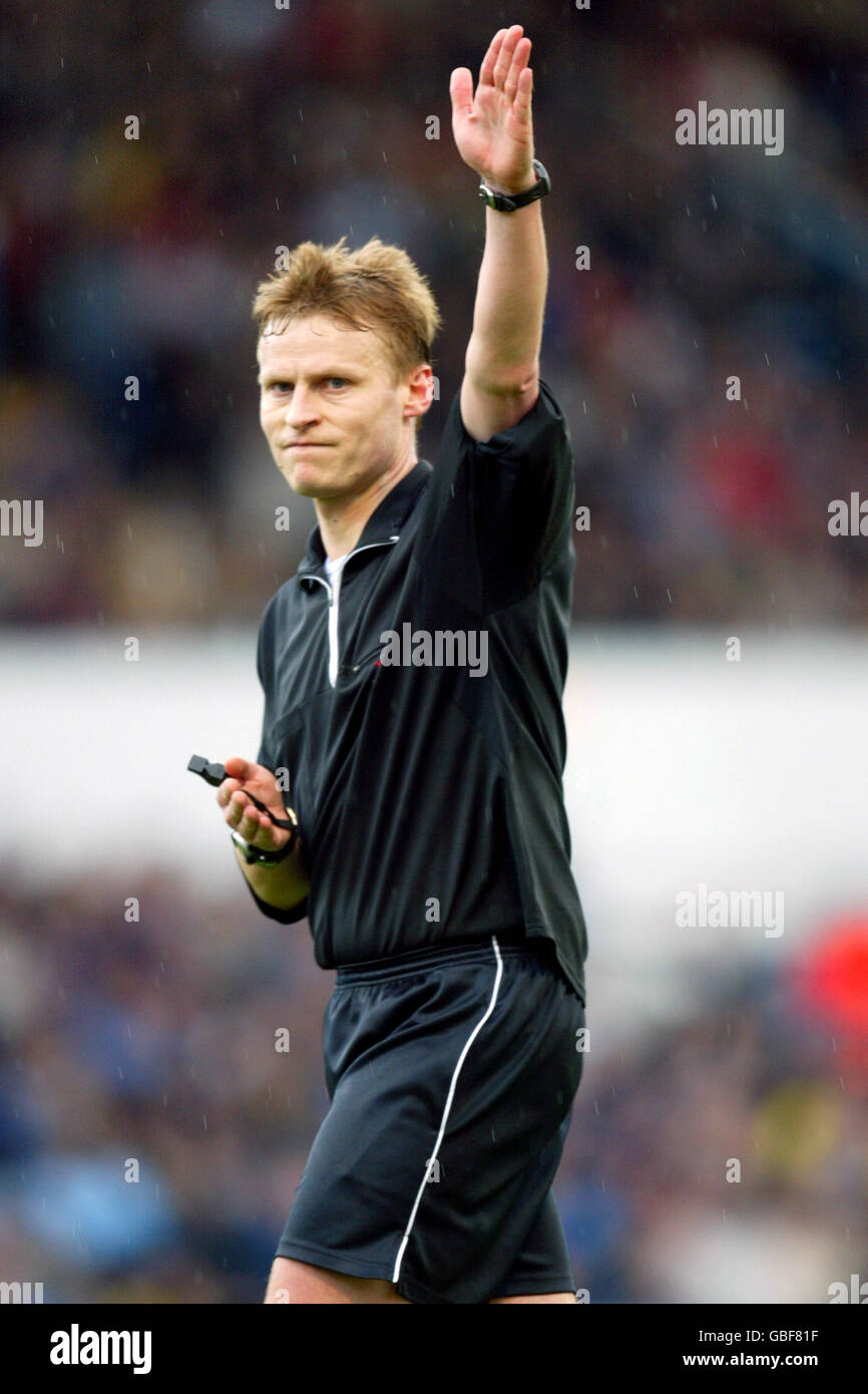 Football - Nationwide League Division One - Cardiff City / Burnley. Arbitre Mike Jones Banque D'Images