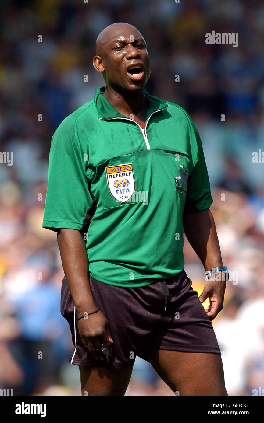 Football - FA Barclaycard Premiership - Leeds United v Portsmouth. Arbitre Uriah Rennie Banque D'Images