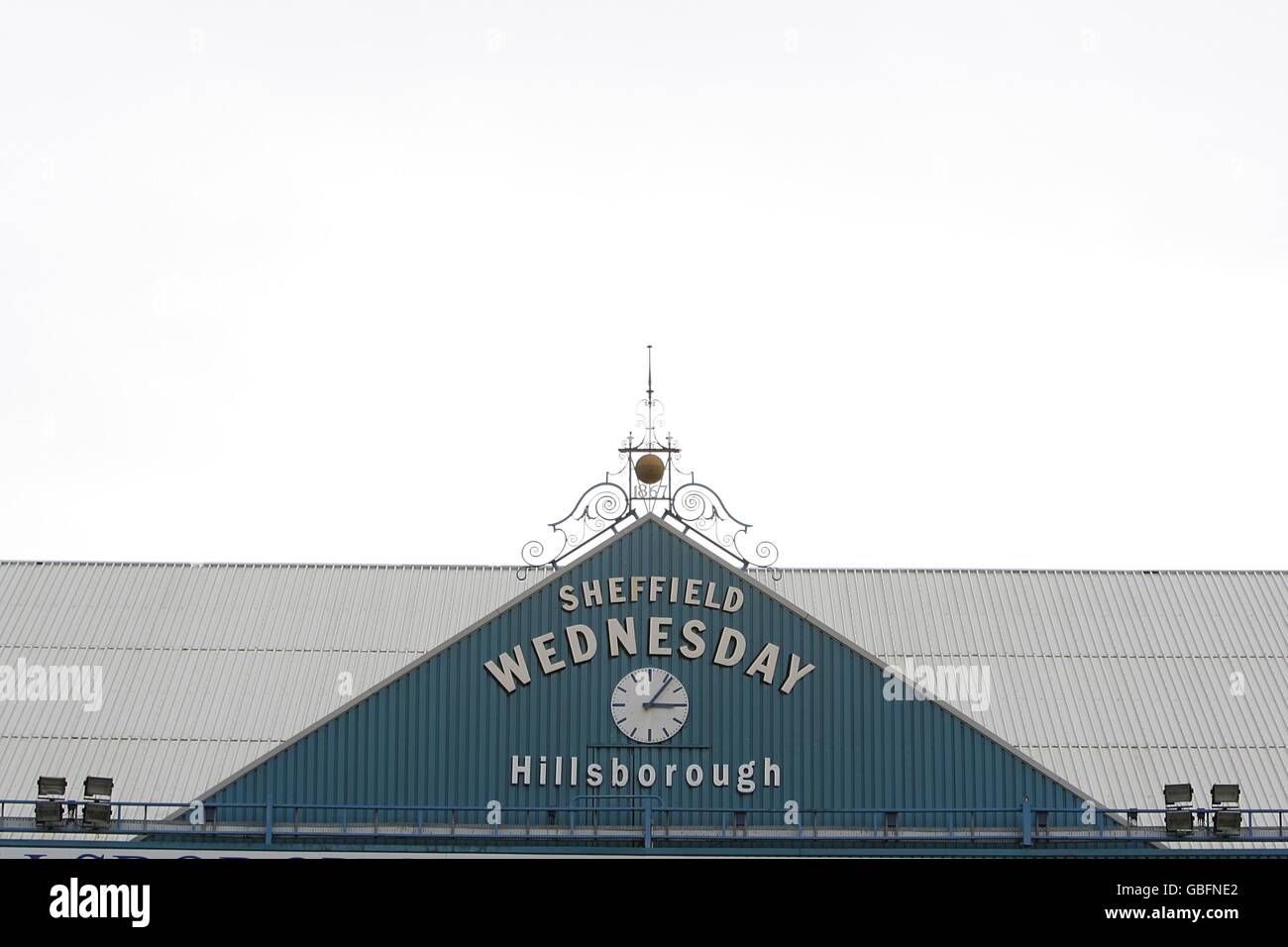 Le Hillsborough Stadium horloge à 3:06, marquant l'heure à laquelle le match a été arrêté dans la demi-finale de la coupe FA 1989 contre la forêt de Nottingham où 96 fans de Liverpool sont morts à Hillsborough. Banque D'Images