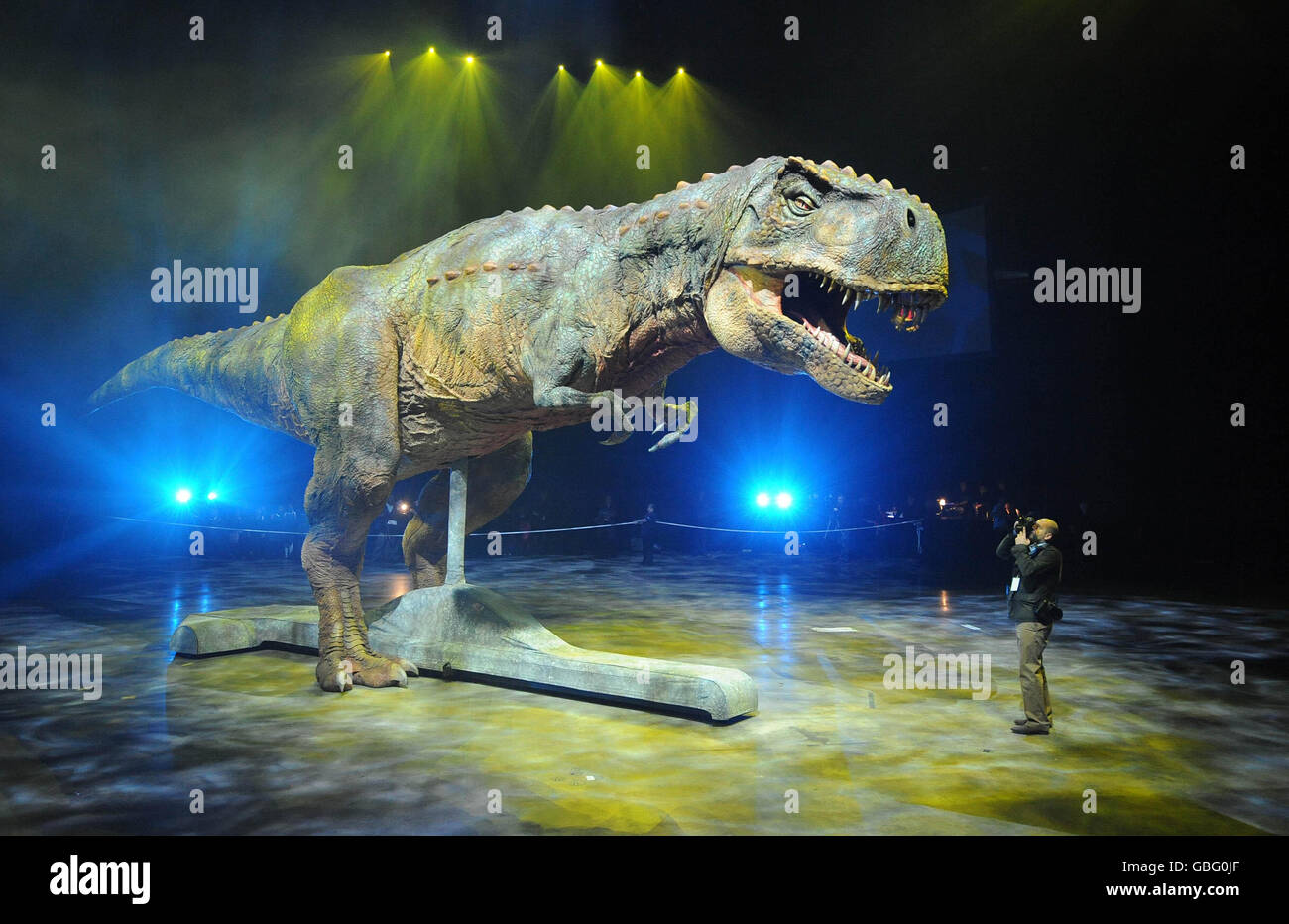 Ellis O'Brien à Walking with Dinosaurs, l'Arena spectaculaire, comme il est lancé à l'O2 à Londres. Banque D'Images