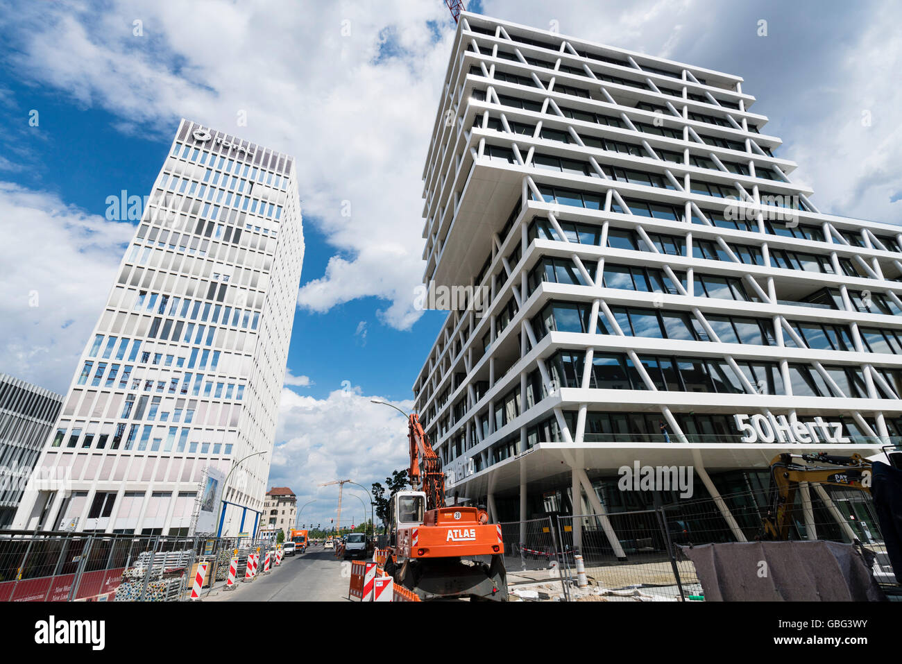 Voir de nouvelles tours de bureaux pour le total et 50 Hertz company tower à new Europacity property development en construction, Berlin Banque D'Images