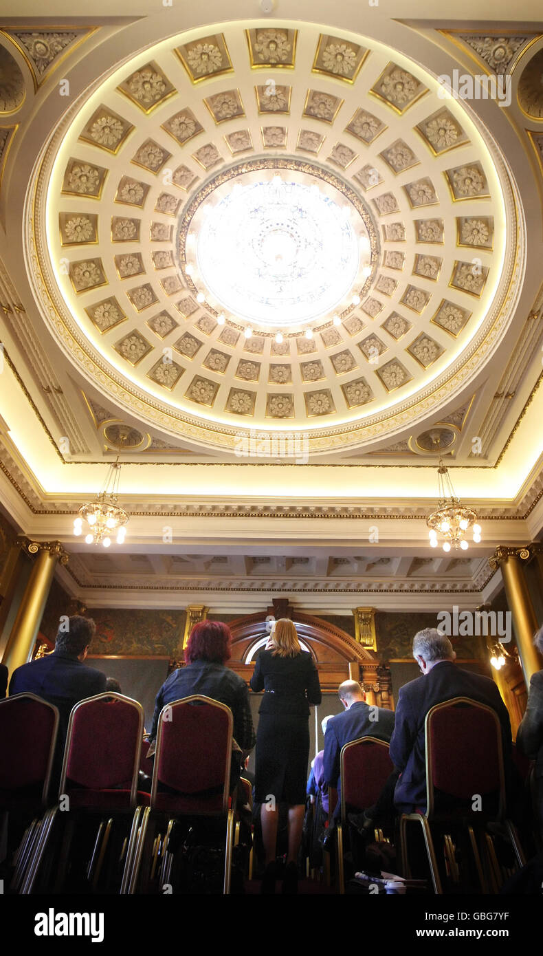 Le comité de sélection du Trésor lors d'une séance de questions-réponses avec des membres du public dans le cadre de son enquête sur la crise bancaire aux chambres de ville d'Édimbourg. Banque D'Images