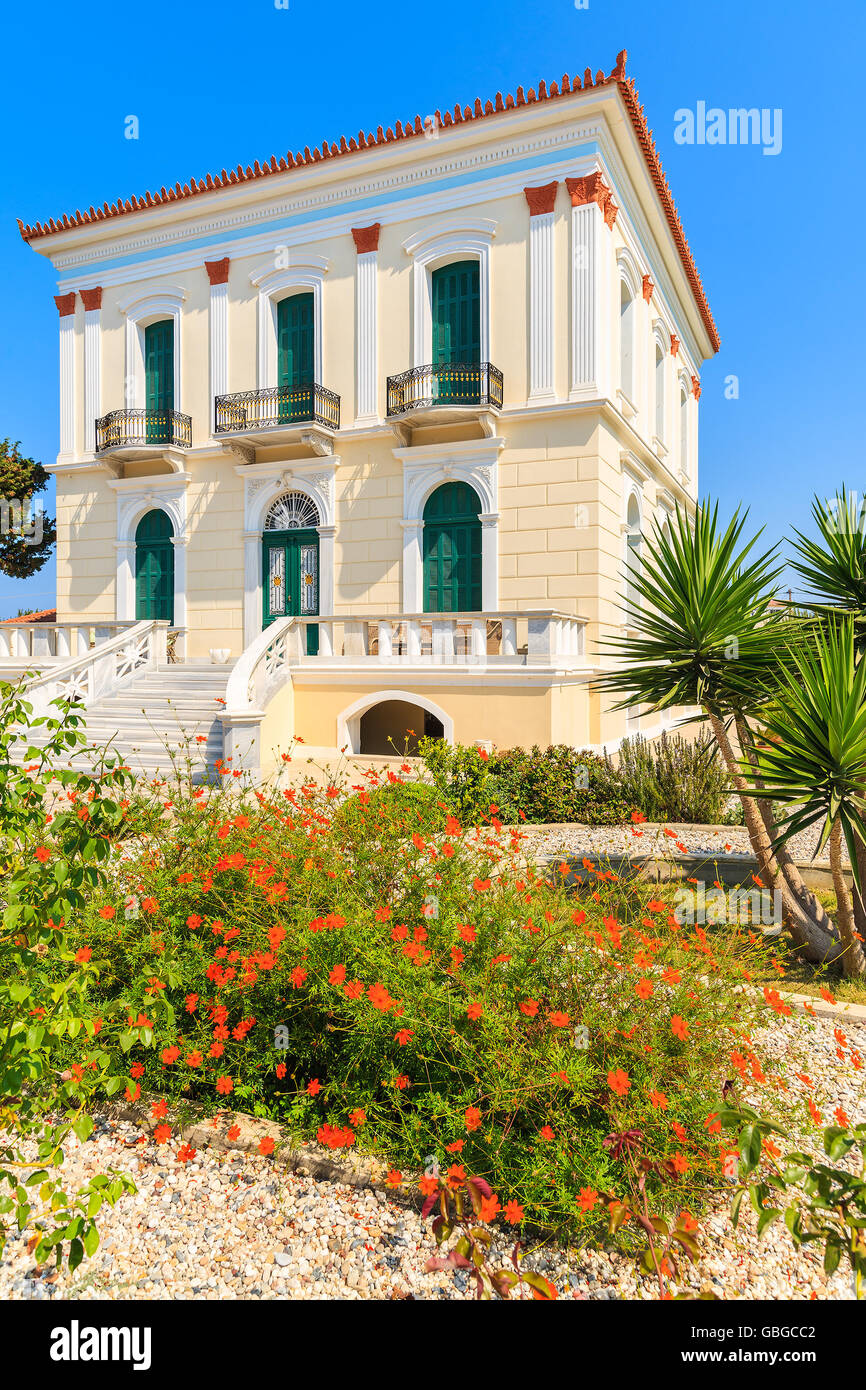 Villa de luxe dans le jardin de l'île grecque de Samos, Grèce Banque D'Images