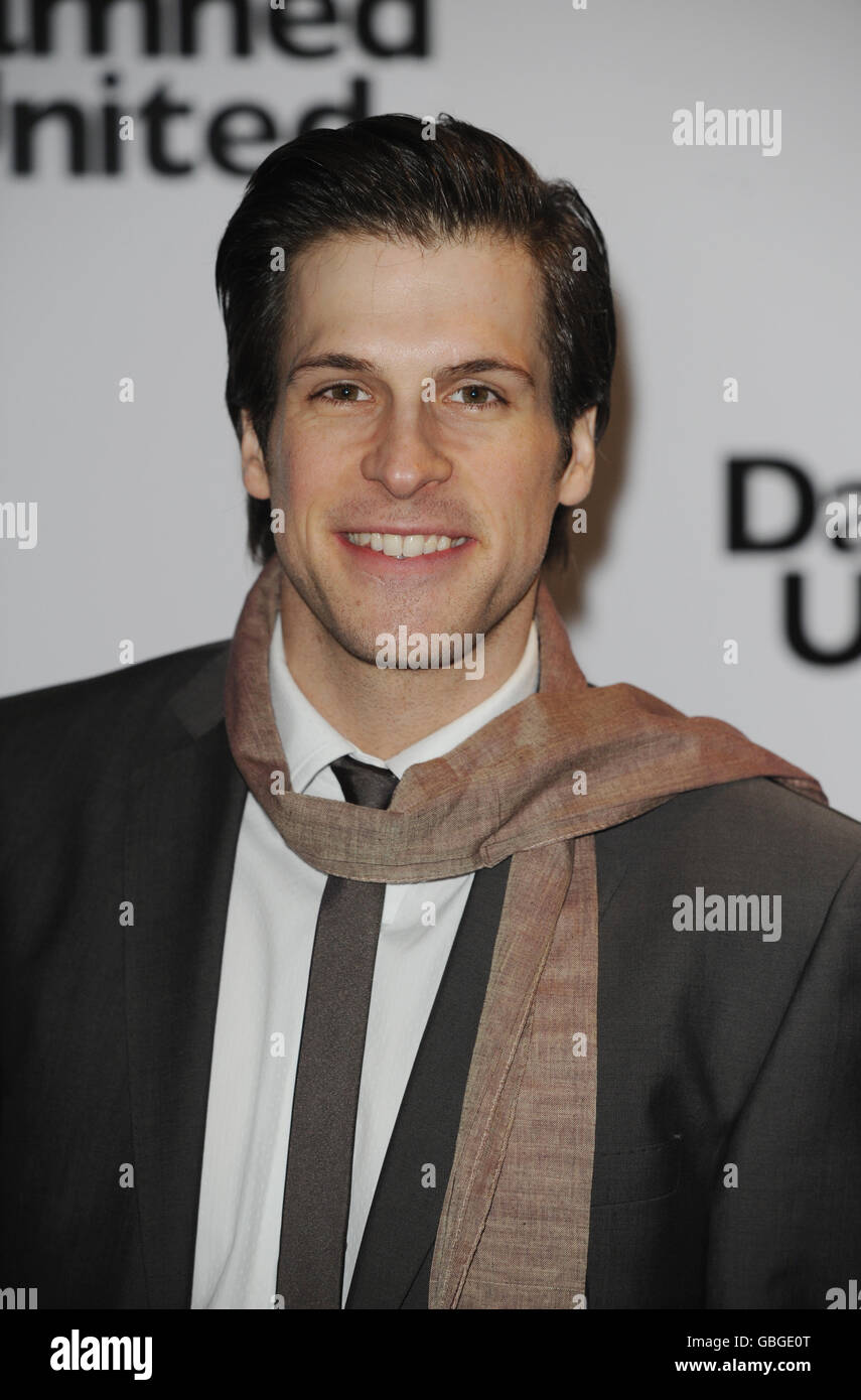 Giles Alderson arrive à la première des damnés Unis au vue Cinema à Londres. Banque D'Images