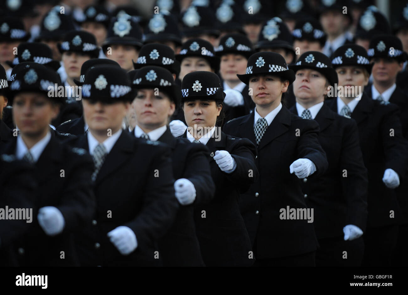 Des policiers nouvellement qualifiés du Peel Centre à Hendon, dans le nord de Londres, participent à un défilé devant Prince William. Banque D'Images