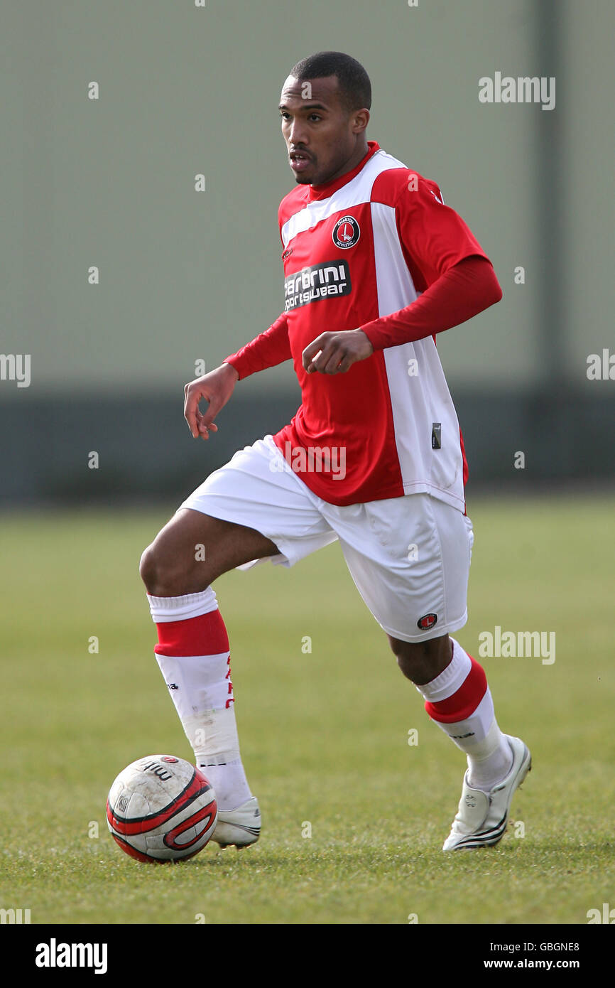 Soccer - Barclays Reserve League South - Charlton Athletic v Gillingham - Sparrows Lane. Yassin Moutaouakil, Charlton Athletic Banque D'Images