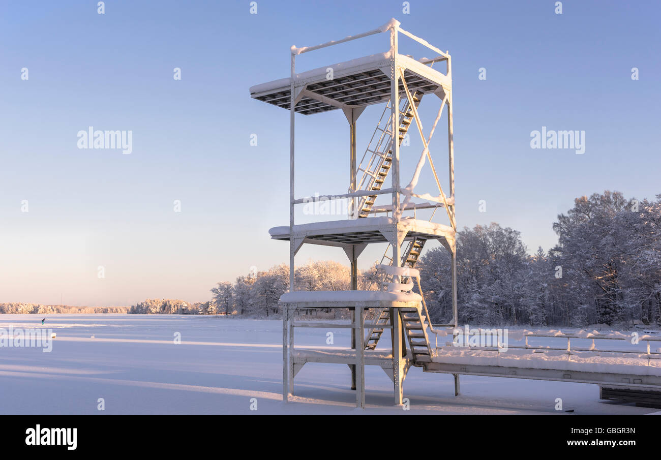 La tour de plongée en paysage d'hiver Banque D'Images