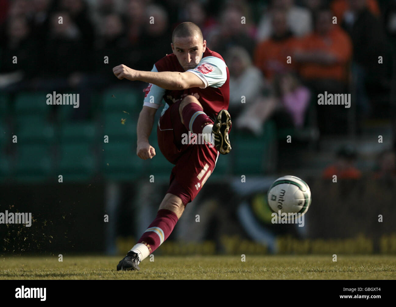 Martin Paterson, de Burnley, a tourné au but lors du match de championnat Coca-Cola à Home Park, Plymouth. Banque D'Images