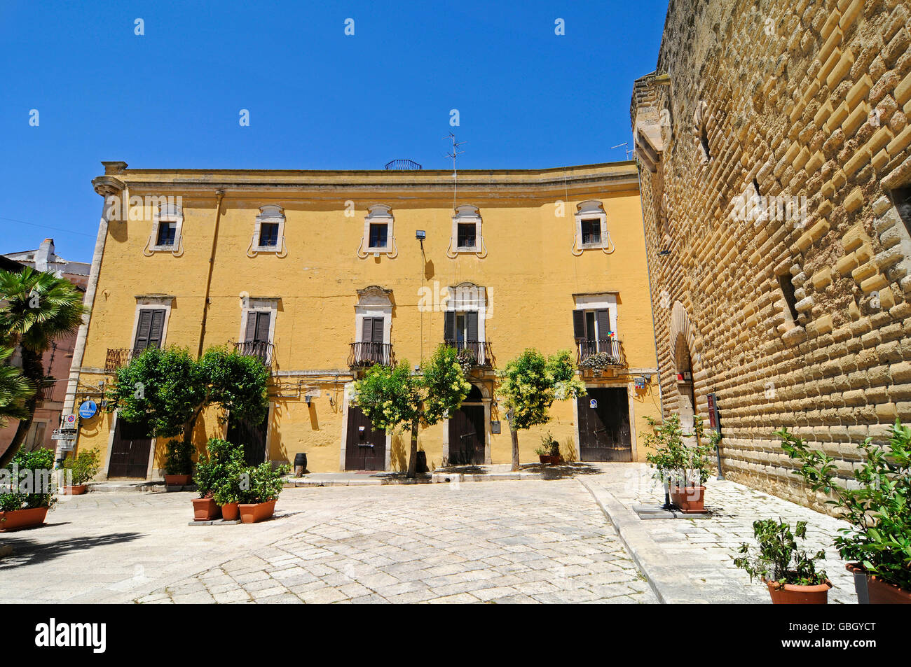 La Piazza dei Martiri, carré, Gioia del Colle, Province de Bari, Pouilles,  Italie Photo Stock - Alamy