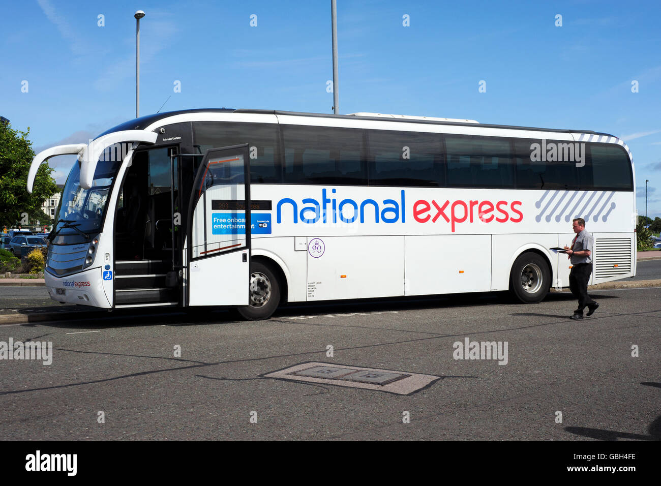 National Express Coach afficher 90e anniversaire de la reine en logo england uk southsea Banque D'Images