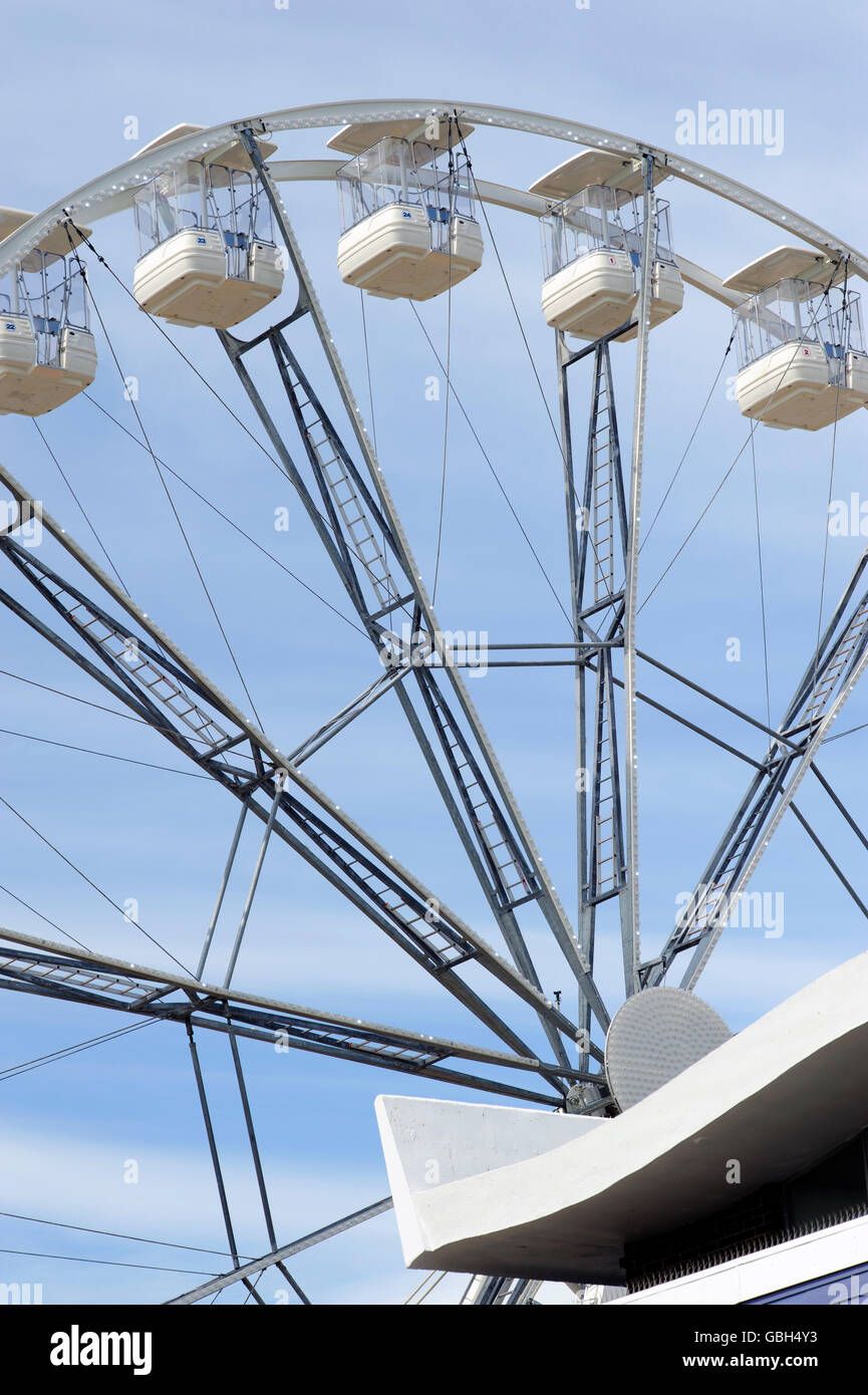 Partie de la nouvelle grande roue fairground attraction sur front de mer de Southsea england uk Banque D'Images