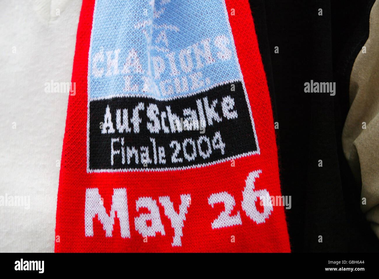 Écharpe UEFA CUP 2004 - Sevilla FC Vs Lille OSC - Vintage Et Rare - Collection