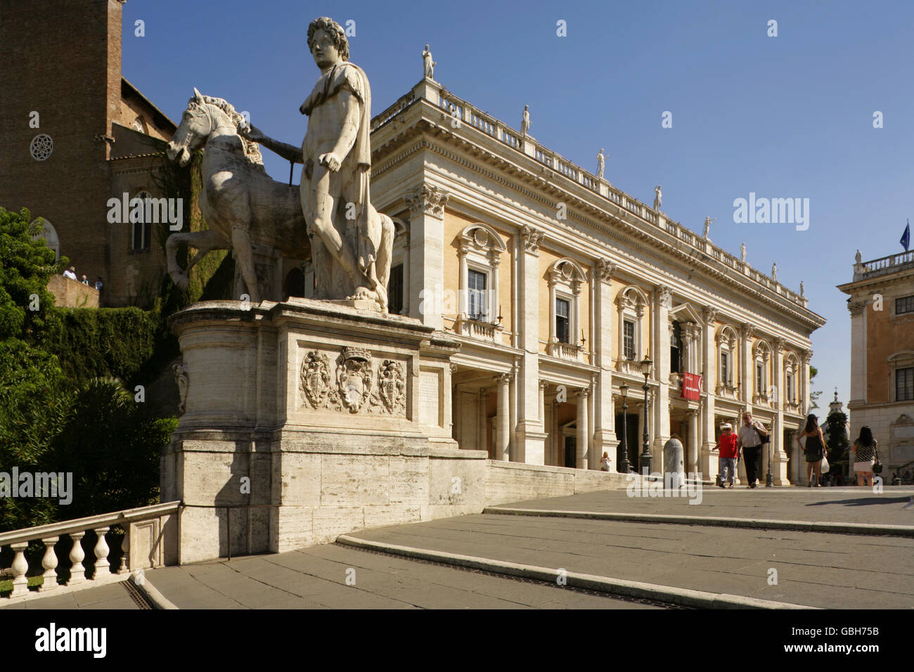 Palazzo Nuovo abritant les Musei Capitolini Raccolta lapidaire de Michel-Ange et la Piazza del Campidoglio, Rome, Italie. Banque D'Images