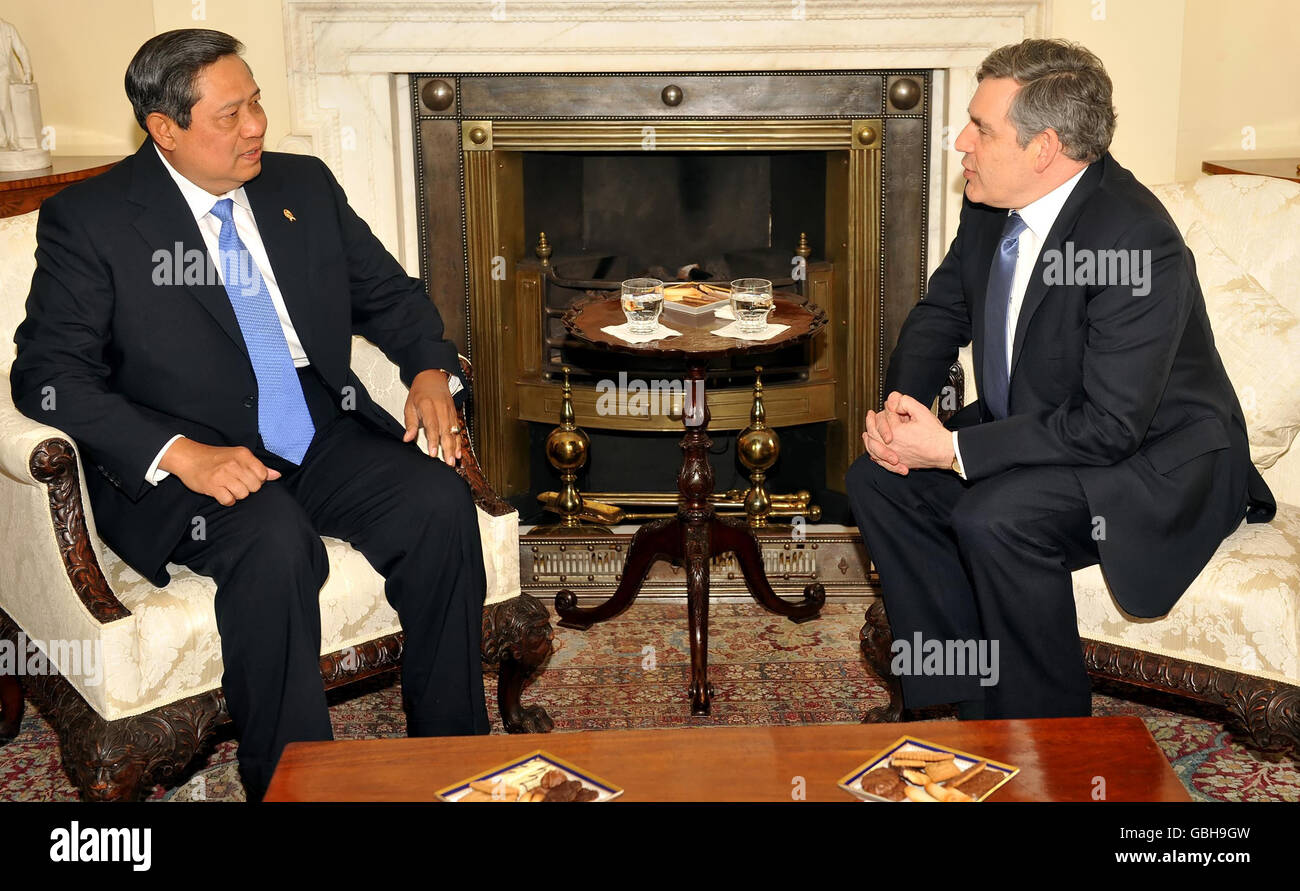 Le président indonésien Susilo Bambang Yudhoyono rencontre le Premier ministre britannique Gordon Brown au 10 Downing Street dans le centre de Londres. Banque D'Images