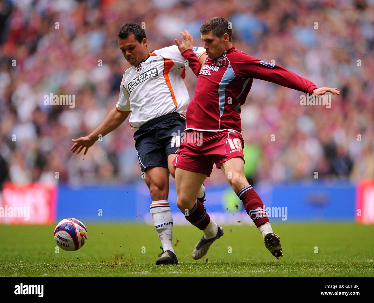Ballon de football johnstones pleine longueur datacoapplies Banque de
