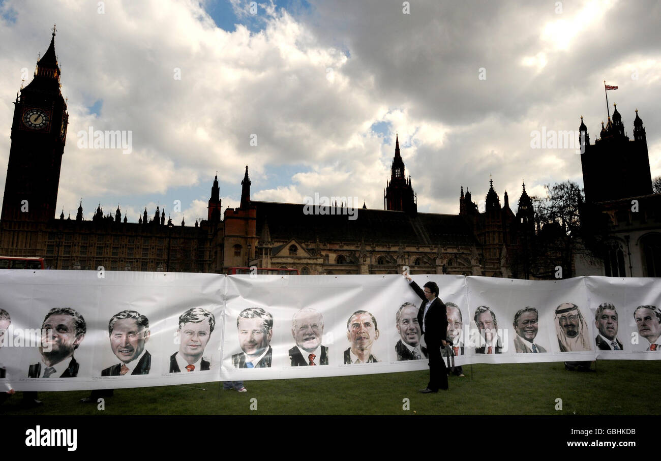 20 portraits des dirigeants du G20 par l'artiste chinois Yu Chengsong sur la place du Parlement pour « exprimer les meilleurs voeux des artistes chinois et des communautés chinoises à Londres, pour les dirigeants de tous les pays du monde ». Banque D'Images