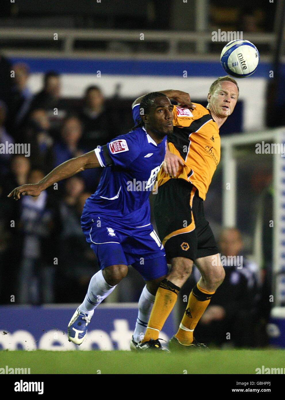 Football - Coca-Cola Championship - Birmingham City / Wolverhampton Wanderers - St Andrew's Stadium.Cameron Jerome (à gauche) de Birmingham City et Jody Craddock (à droite) de Wolverhampton Wanderers se battent pour le ballon Banque D'Images