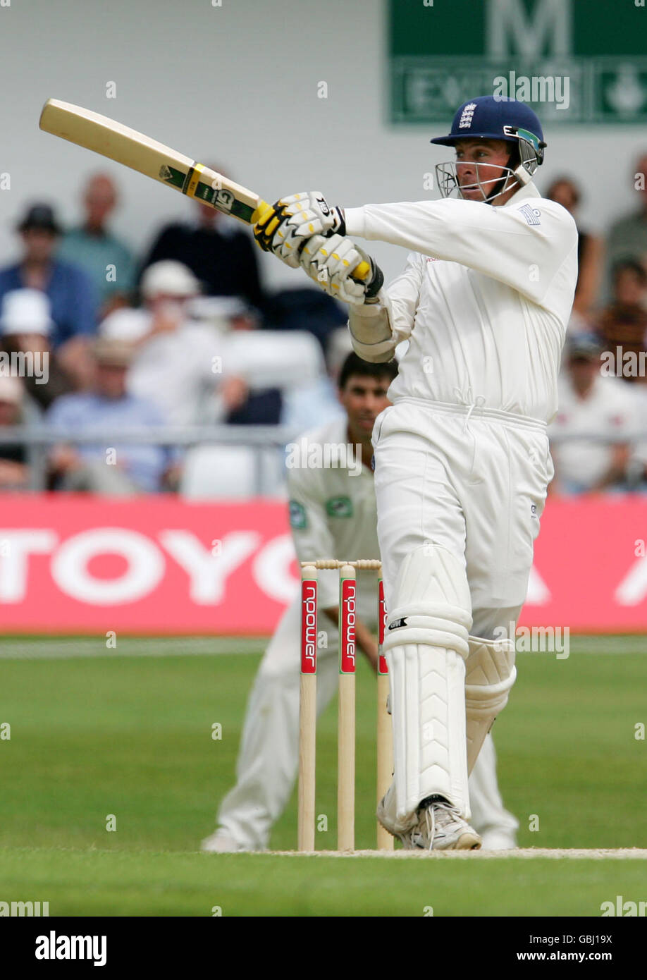 Cricket - npower second Test - Angleterre / Nouvelle-Zélande - cinquième jour.Le Marcus Trescothick d'Angleterre remporte la course pour obtenir le deuxième test et la série Banque D'Images