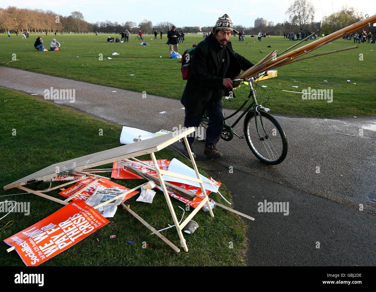 Les manifestants du G20 quittent Hyde Park, Londres, après un rassemblement et une marche dans la ville avant le sommet du G20 la semaine prochaine. Banque D'Images