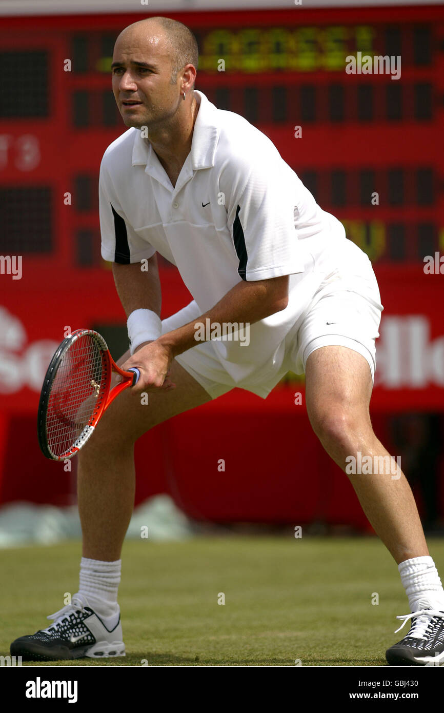 Tennis - Stella Artois Championship - second tour - Igor Andreev / Andre Agassi. André Agassi en action contre Igor Andreev Banque D'Images