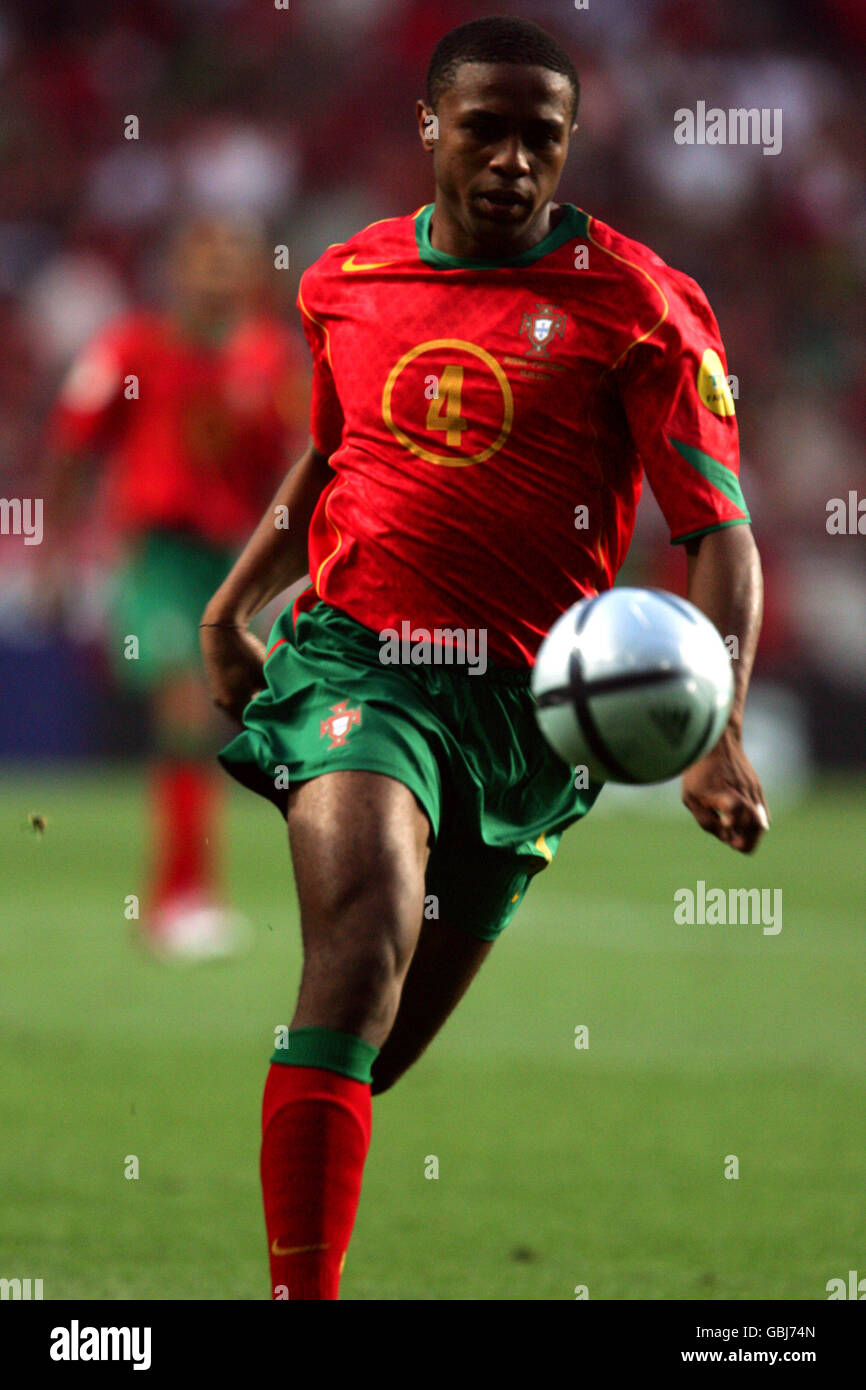 Football - Championnat d'Europe de l'UEFA 2004 - Groupe A - Russie / Portugal. Jorge Andrade, Portugal Banque D'Images