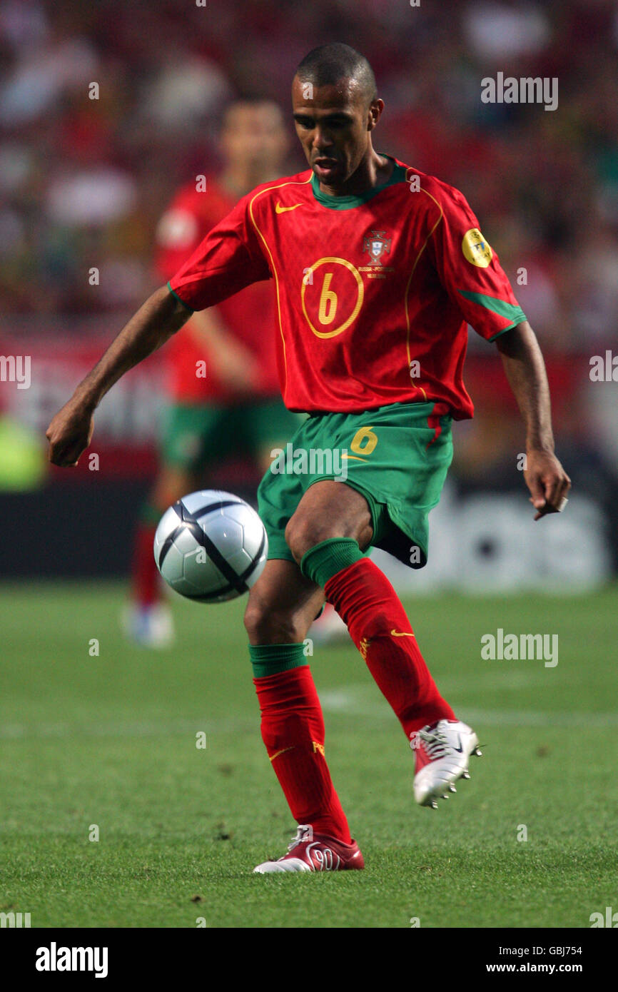 Football - Championnat d'Europe de l'UEFA 2004 - Groupe A - Russie / Portugal. Jorge Andrade, Portugal Banque D'Images