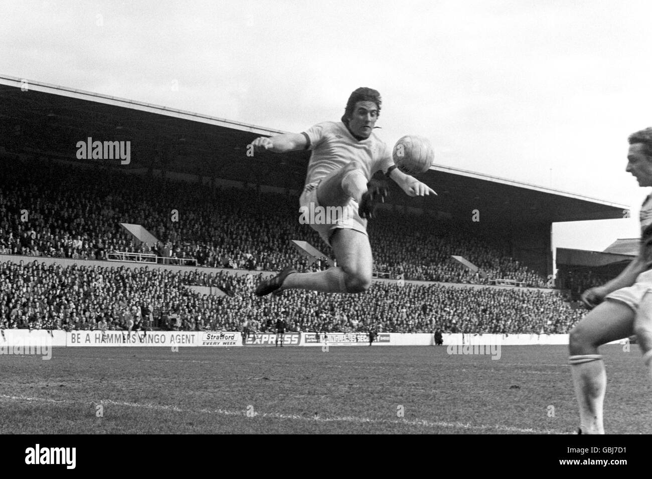 Action aérienne de Bob Latchford du club de football d'Everton. Banque D'Images