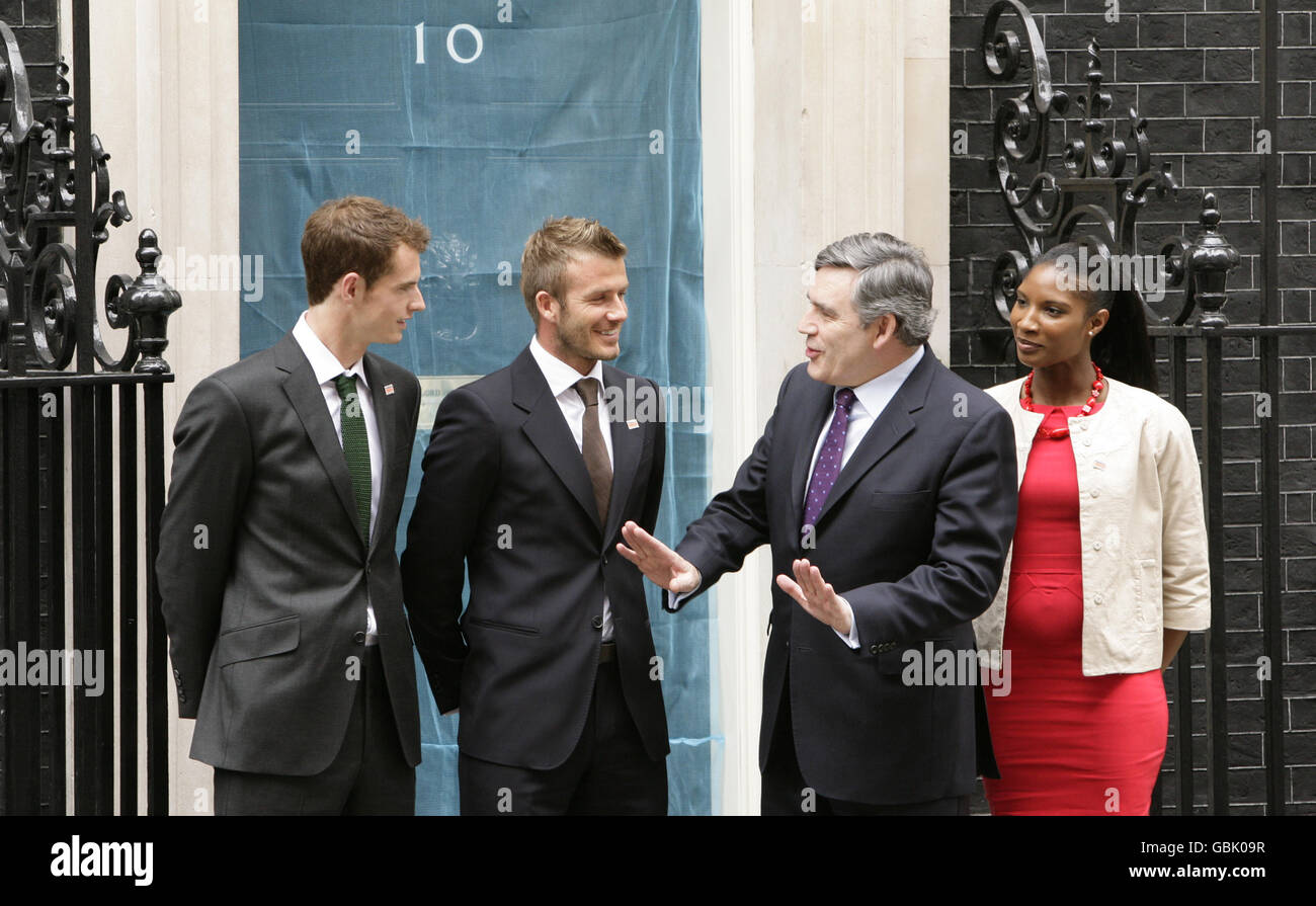 De Gauche A Droite Andy Murray David Beckham Premier Ministre Gordon Brown Et Denise Lewis Au 10 Downing Street Dans Le Centre De Londres Pour Marquer Le Lancement De La Nouvelle Association