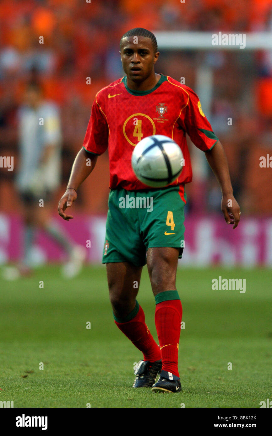 Football - Championnat d'Europe de l'UEFA 2004 - semi finale - Portugal / Hollande. Jorge Andrade, Portugal Banque D'Images