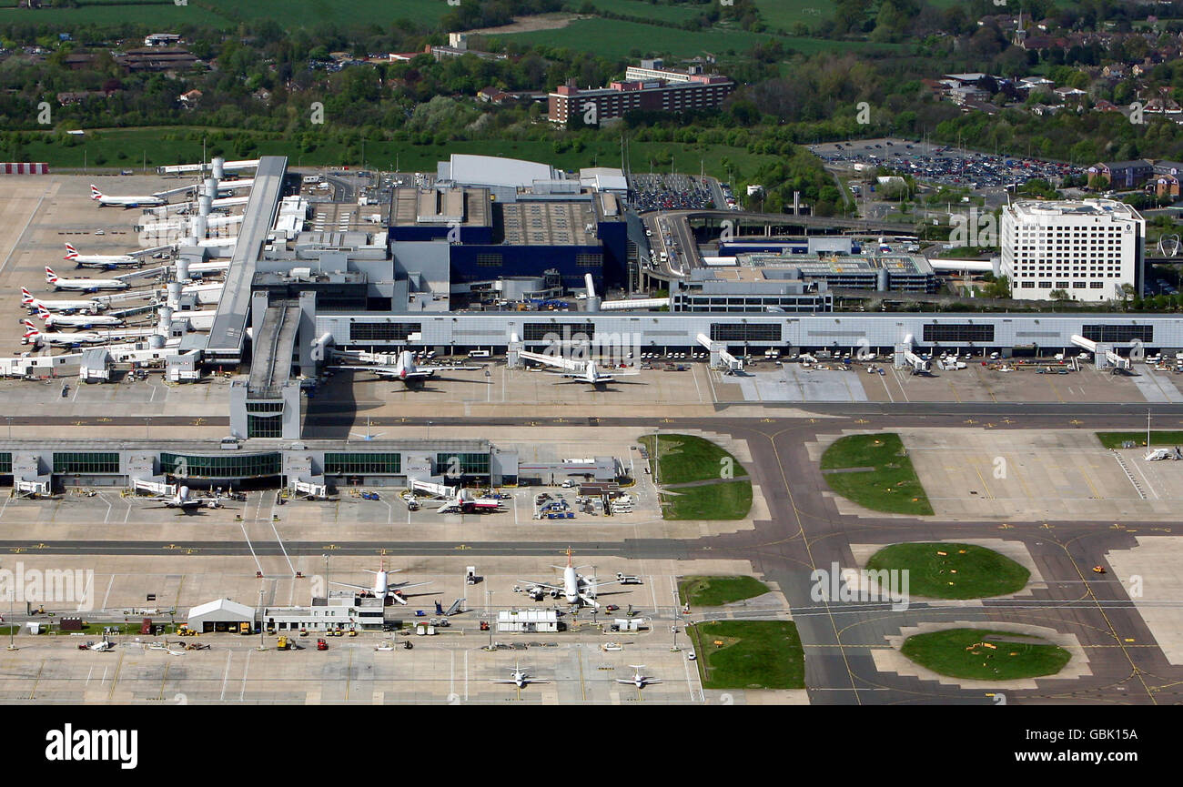 Vue générale depuis le sud du terminal nord de l'aéroport de Gatwick, Crawley, West Sussex. Banque D'Images