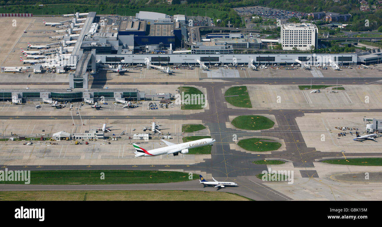 Vue générale depuis le sud du terminal nord de l'aéroport de Gatwick, Crawley, West Sussex. Banque D'Images