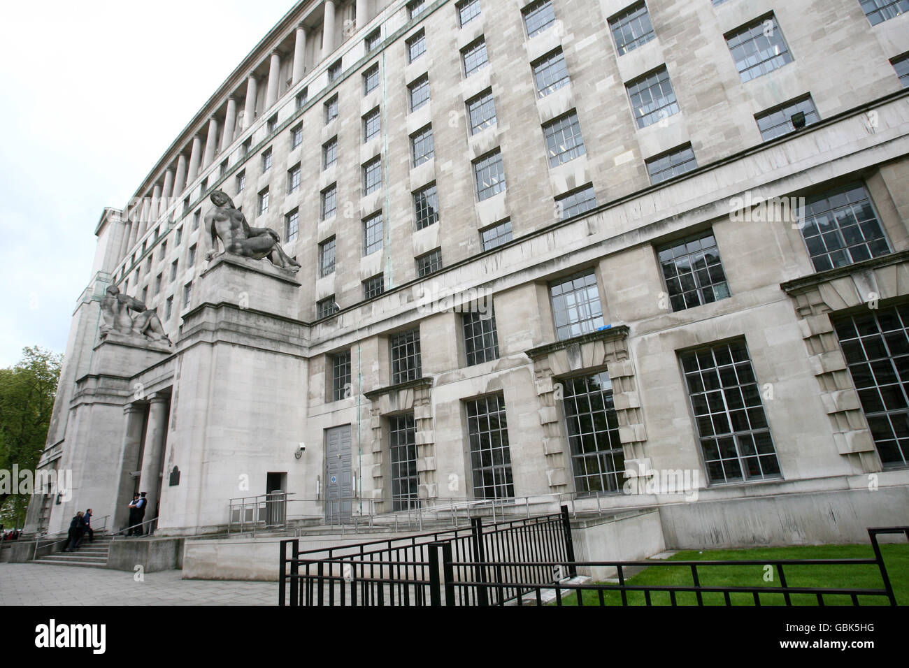 Le ministère de la Défense, situé sur Horse Guards Avenue à Westminster, dans le centre de Londres. Banque D'Images