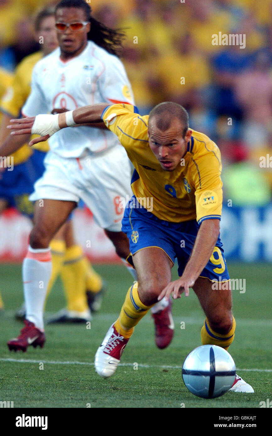 Football - UEFA European Championship 2004 - Quarter finals - Suède / Hollande. Fredrik Ljungberg, Suède Banque D'Images