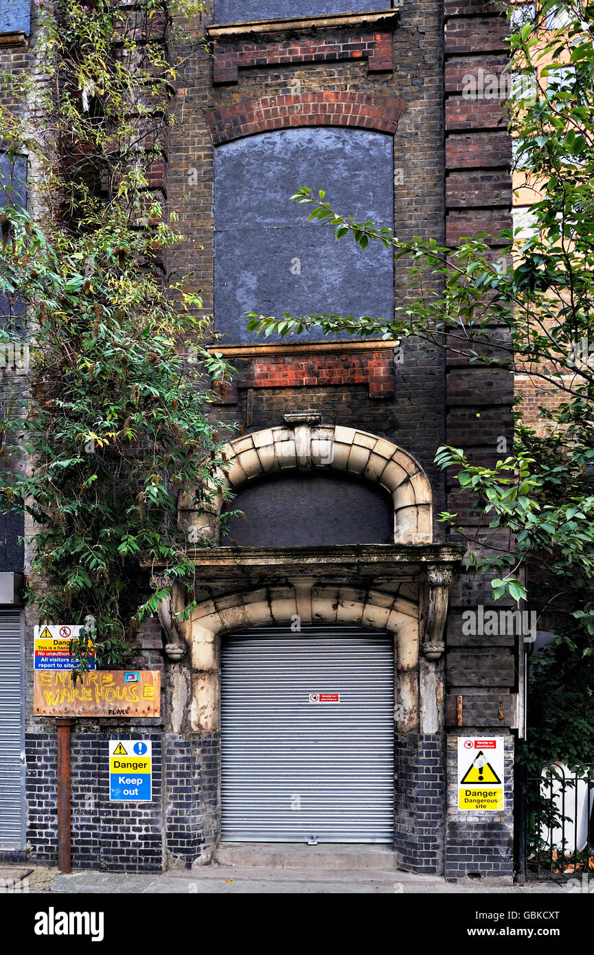 Un bâtiment désaffecté, le centre de Londres, Angleterre, Royaume-Uni, Europe Banque D'Images