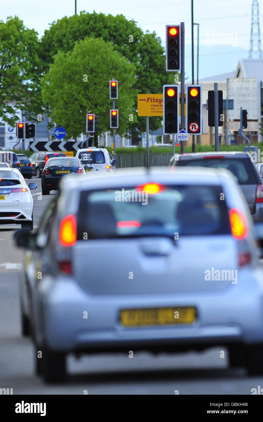 Au rond-point, au croisement de Kingsditch Road et Tewkesbury Road, partie du périphérique intérieur de Cheltenham, Gloucestershire. Banque D'Images