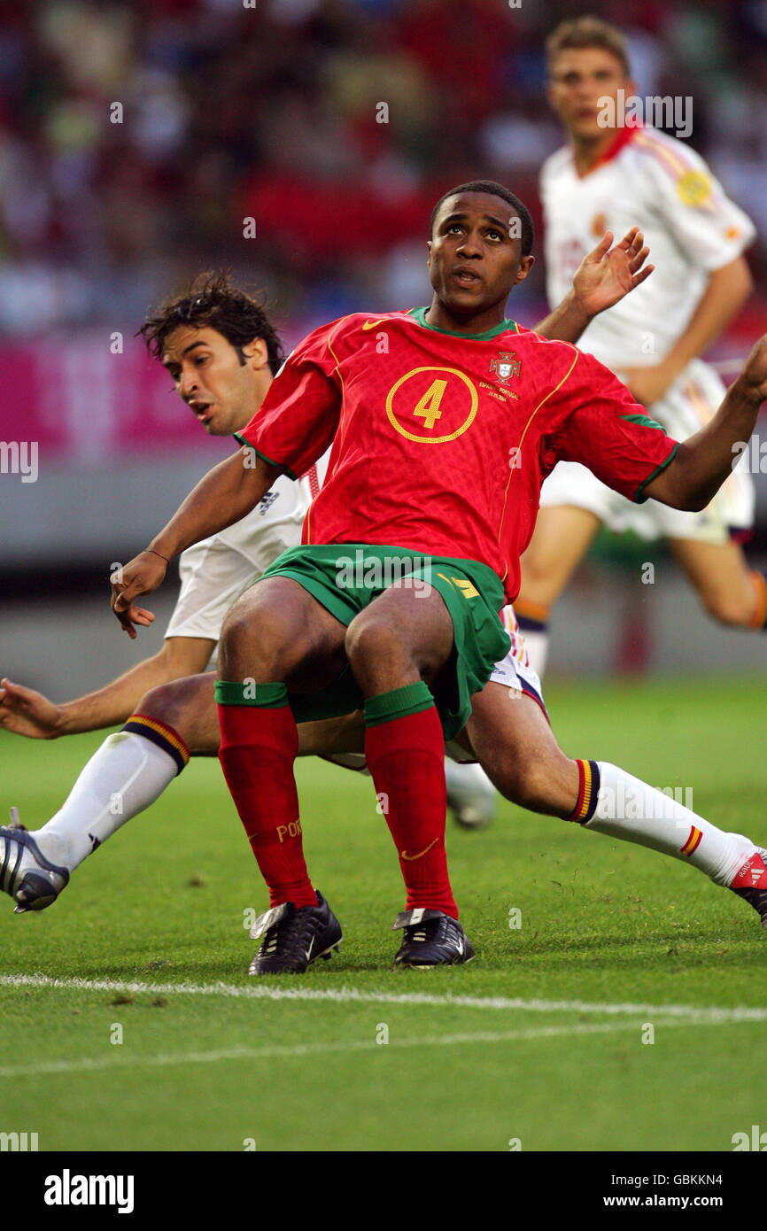 Football - Championnat d'Europe de l'UEFA 2004 - Groupe A - Espagne / Portugal.Jorge Andrade, Portugal Banque D'Images