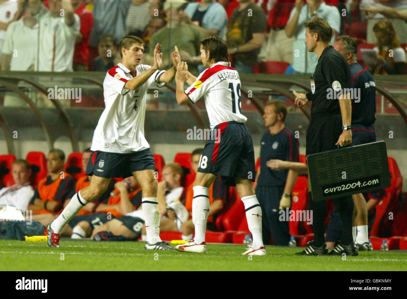 (G-D) Steven Gerrard est substitué par le coéquipier Owen Hargreaves Banque D'Images