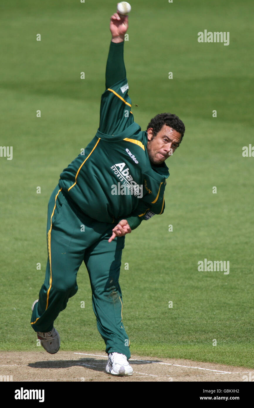 Cricket - Friends Provident Trophy - Groupe A - Notinghamshire / Leicestershire - Trent Bridge. Andre Adams, Notinghamshire Outlaws Banque D'Images