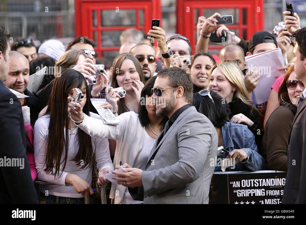 Russell Crowe arrive pour la première du film britannique « State of Play » à l'Empire Leicester Square, Londres. Banque D'Images